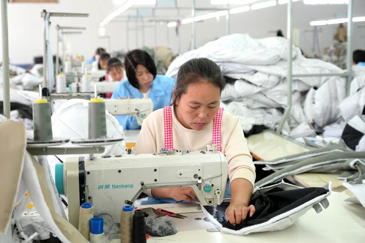 邢臺柏鄉：鄉村製衣微工廠 家門口就業增收忙_fororder_微信圖片_20231016084144