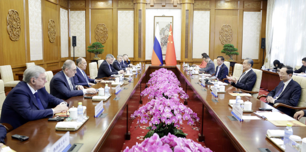 王毅会见俄罗斯外长拉夫罗夫