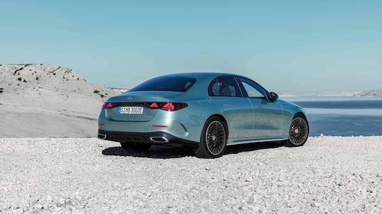 全新奔驰E级标准轴距版中国香港首发_fororder_image008