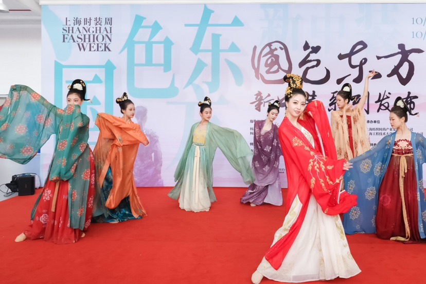 上海時裝周“國色東方”新中裝系列發佈 彰顯民族時尚風向標