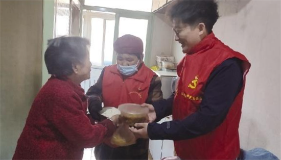 沈阳市苏家屯区生态环境分局执法人员王远泽：立足岗位 默默付出不怕苦累_fororder_环境1