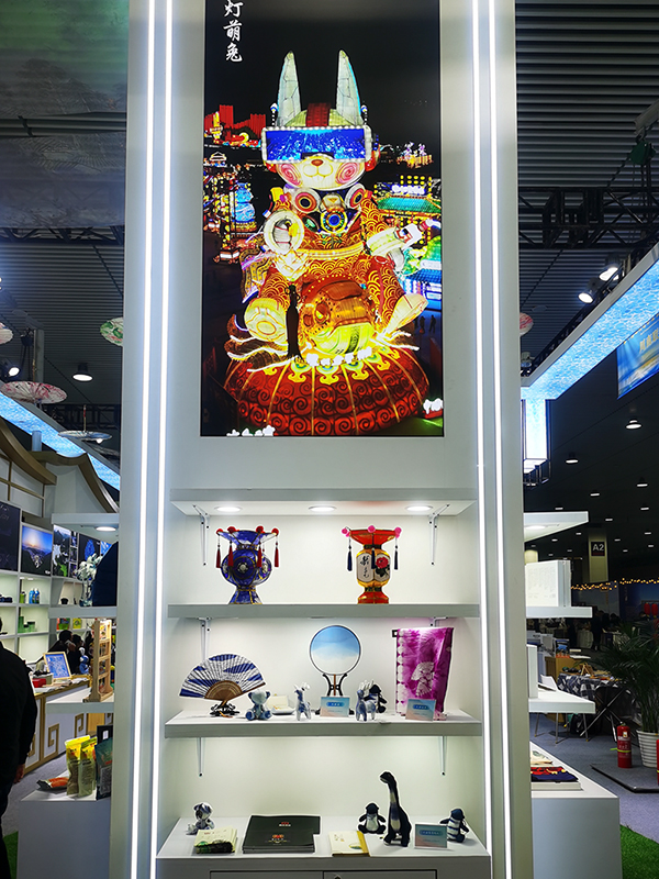 自贡亮相第十届四川国际旅游交易博览会_fororder_3自贡展台现场（供图-自贡市文化广播电视和旅游局）