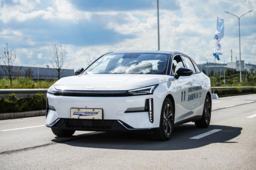 【汽车频道 资讯+移动端资讯】吉利银河L6征战2023混合动力汽车极限挑战赛获双冠 同级“优等生”不负众望