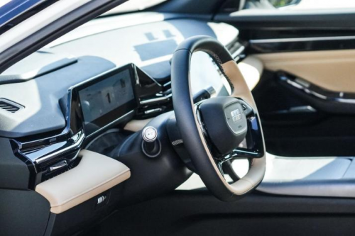 【汽车频道 资讯+移动端资讯】吉利银河L6征战2023混合动力汽车极限挑战赛获双冠 同级“优等生”不负众望