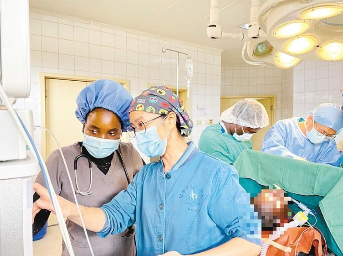 西安援非医生谭敬：  用医术仁心架起中外友谊之桥_fororder_微信图片_20231113103546