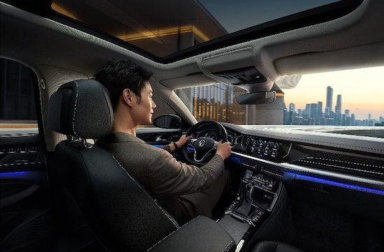 銷量遙遙領先 動力一馬當先  帕薩特10月月銷超2萬 登頂B級燃油轎車銷冠_fororder_image002