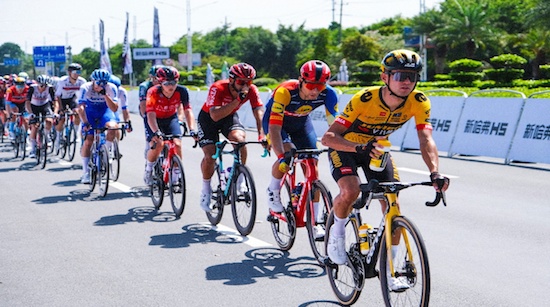 新哈弗H5成为环广西公路自行车世巡赛唯一官方保障车_fororder_image002