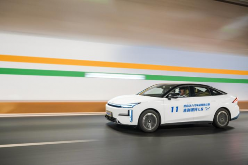 【汽车频道 资讯+移动端资讯】吉利银河L6征战2023混合动力汽车极限挑战赛获双冠 同级“优等生”不负众望