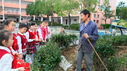 重慶市萬盛經開區福耀實驗學校開展“茶樹進校園”種植活動