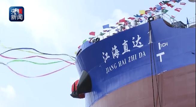 【微视频】我国首艘江海直达船安全通过南京长江大桥