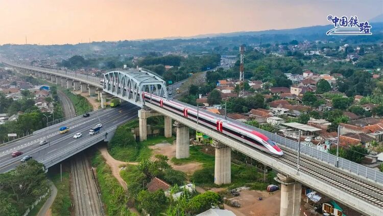 正式开通运营！“千岛之国”跨入高铁时代！