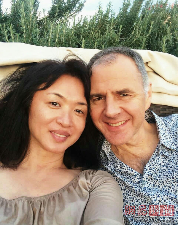 金星晒素颜自拍变"黄脸婆"(组图)