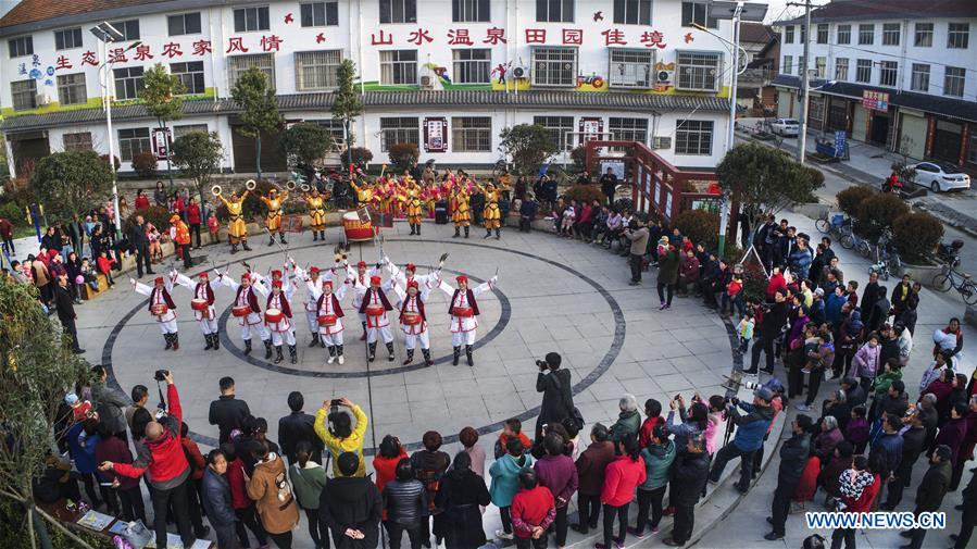 Spring flower season boosts tourism industry in Hanzhong, NW China