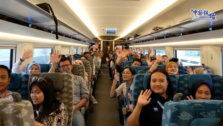 正式开通运营！“千岛之国”跨入高铁时代！