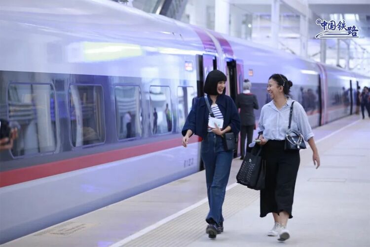 正式开通运营！“千岛之国”跨入高铁时代！