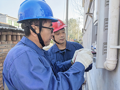 河北定興: 用心用情將溫暖按時“送達”_fororder_004