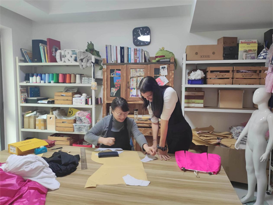 Deutsche Kinderbekleidungsdesignerin Barbara: Ich bin glücklich über mein Geschäft in Shenyang_fororder_图片3