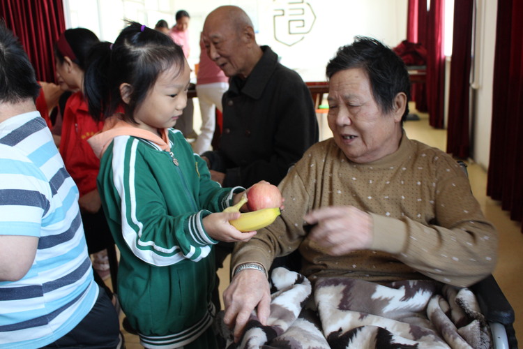 石家庄市新华区：金秋十月享重阳 孝亲敬老情意浓_fororder_微信图片_20231023144957