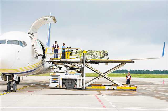 加速与国际接轨 重庆人方便快捷“买全球”“卖全球”