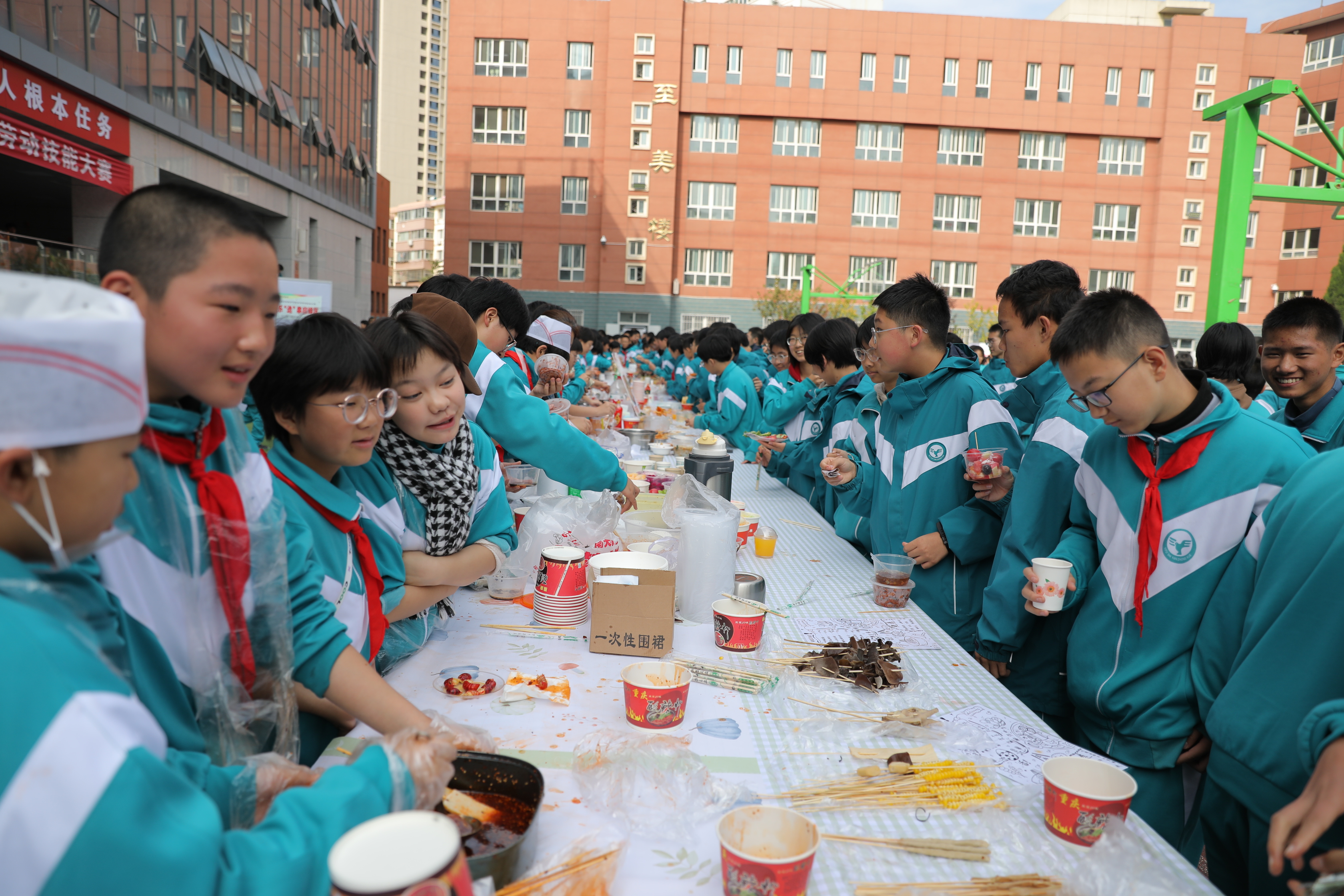 天水市逸夫实验中学：相约秋季好“食”光——第四届校园美食节暨首届劳动技能大赛举办_fororder_467A6616.JPG