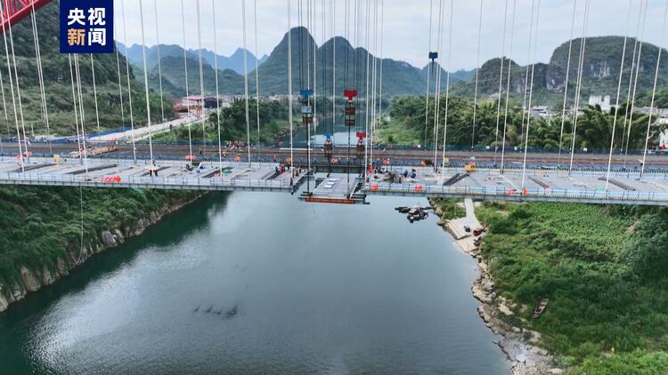 双龙齐飞！广西武忻高速新圩红水河特大桥整体合龙