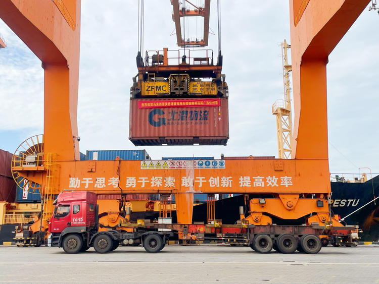 马来西亚关丹到中国广西多式联运航线首批再生铝锭运抵钦州港_fororder_115_副本