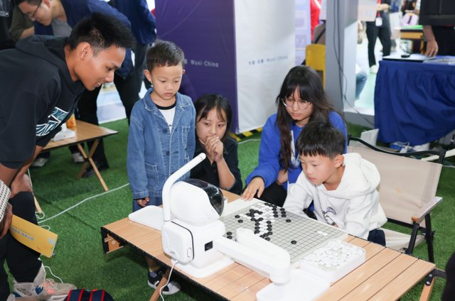 万物互联看无锡！探秘物博会上的“黑科技”