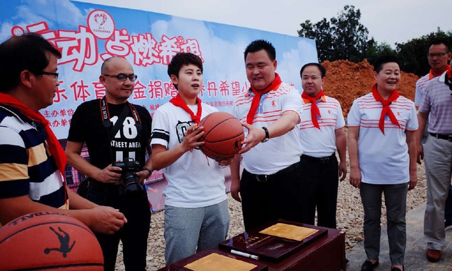 王濛创业亏损千万 频上综艺节目疯狂捞金 王濛创业亏损千万 频上综艺节目疯狂捞金