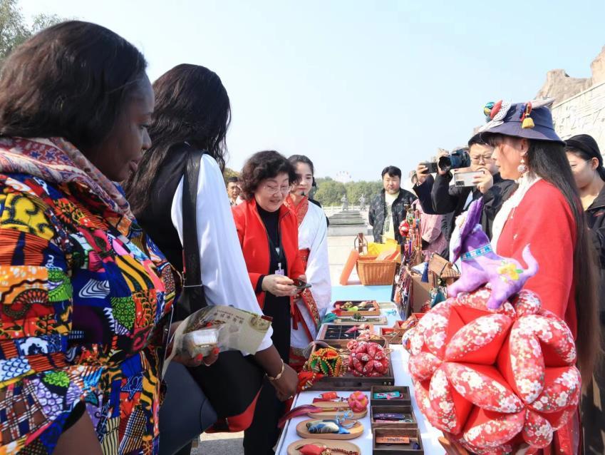 駐華大使夫人在首善未央見證絲路輝煌 領略文化之美_fororder_wps_doc_1