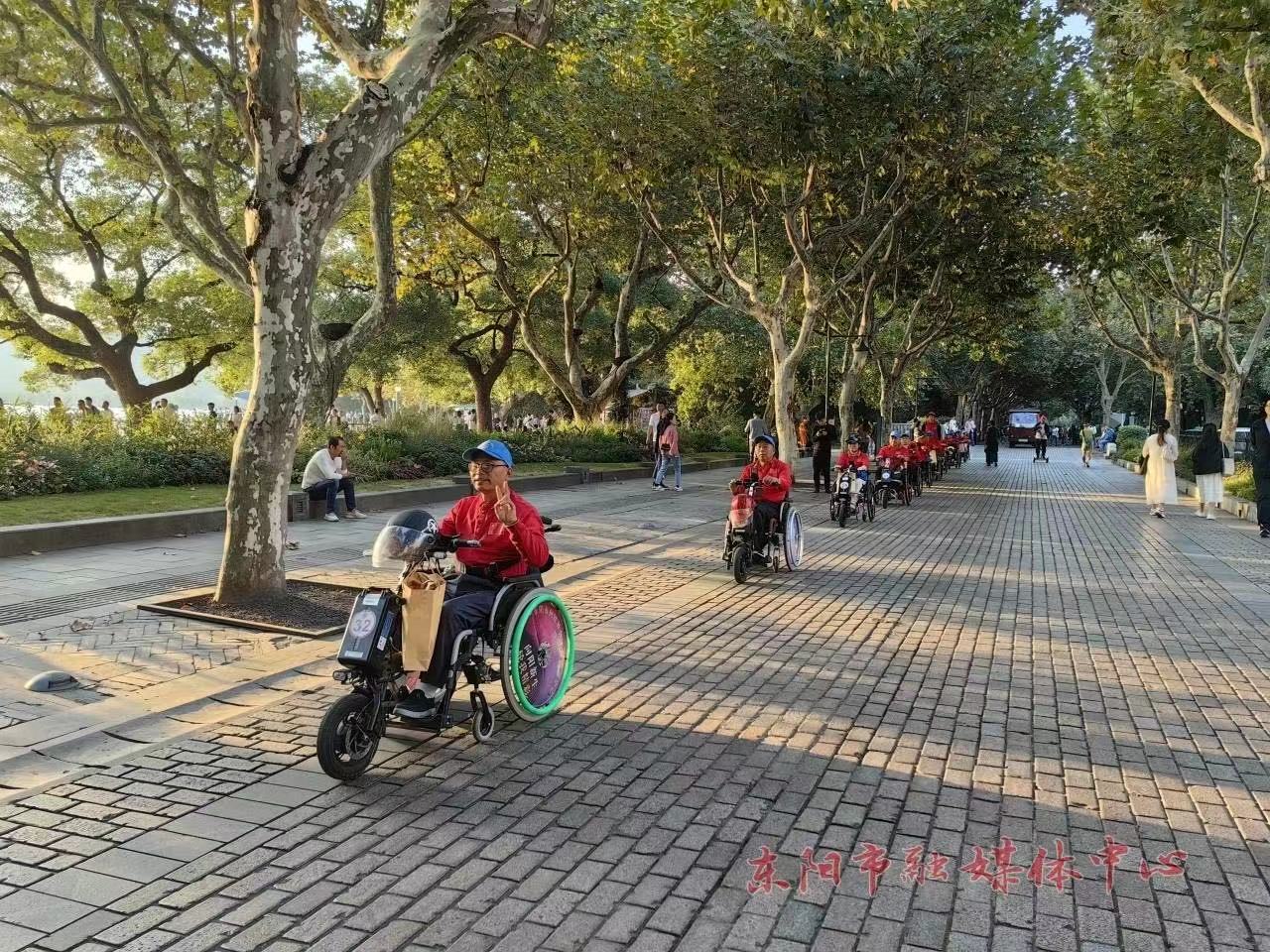 浙江东阳70余名残疾人赴杭州观看亚残运会赛事_fororder_微信图片_20231025163932