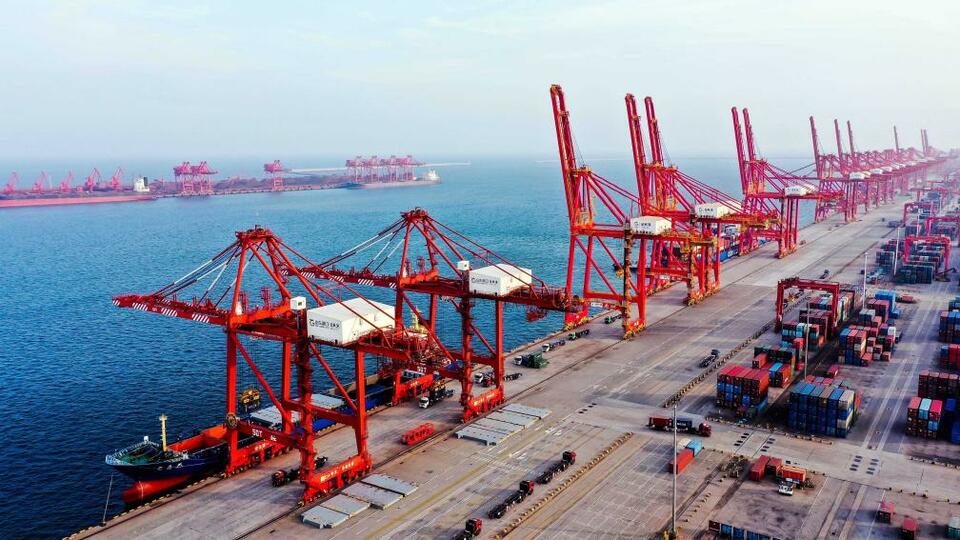 山东港口日照港前三季度集装箱吞吐量同比增长7.1%