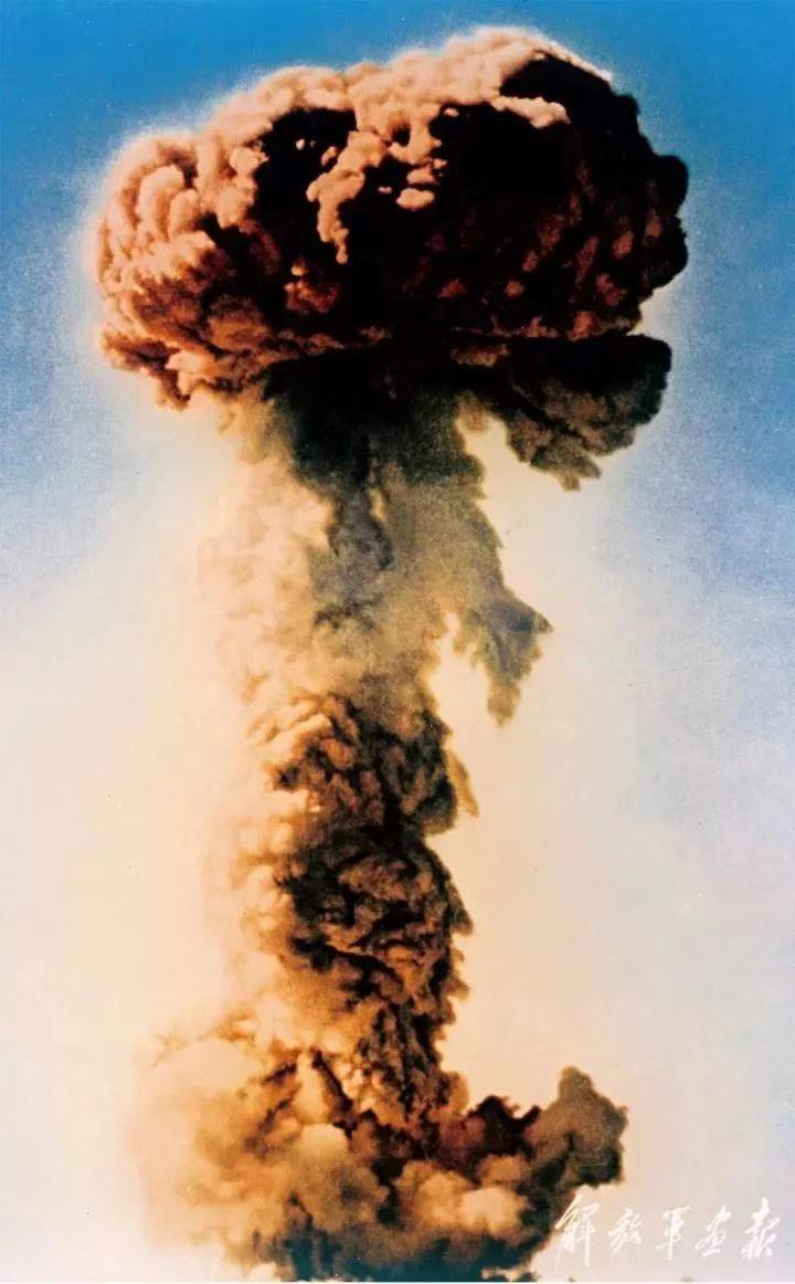第一颗原子弹的绘画图片