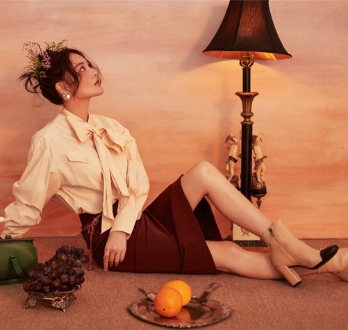 张馨予复古大片展双面魅力 摩登优雅