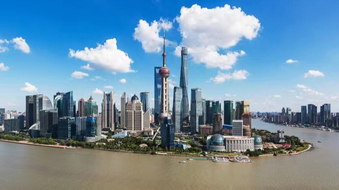 上海市十六屆人大常委會第八次會議舉行 任命張英為上海市經信委主任