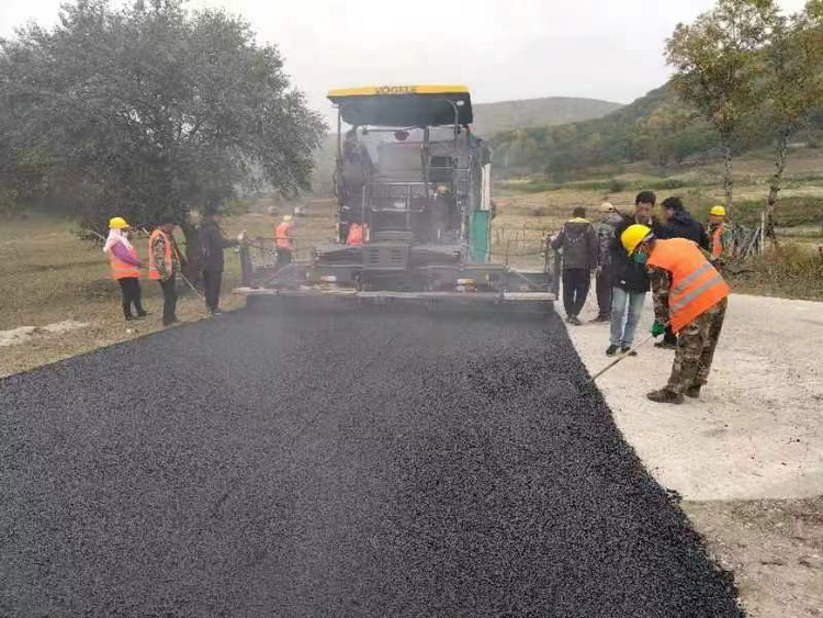 河北承德：道路“白改黑”，畅通民生 “幸福路”_fororder_0001