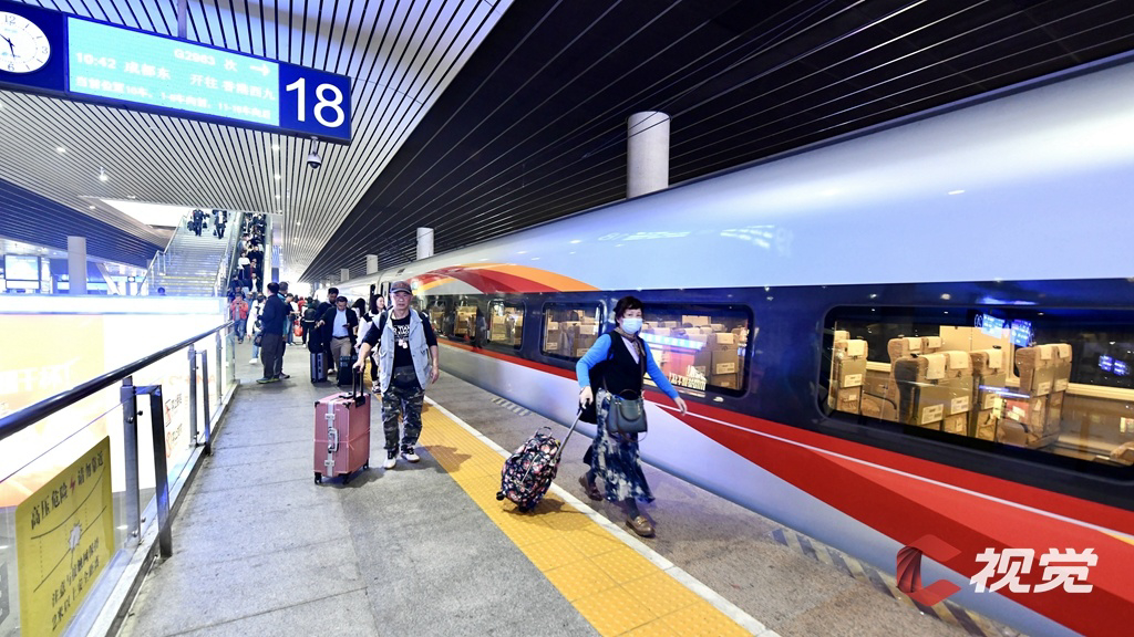 （转载）蓉港高铁升级 首趟复兴号智能动车组开行