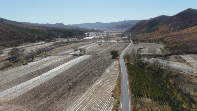 河北承德：道路“白改黑”，畅通民生 “幸福路”_fororder_0002