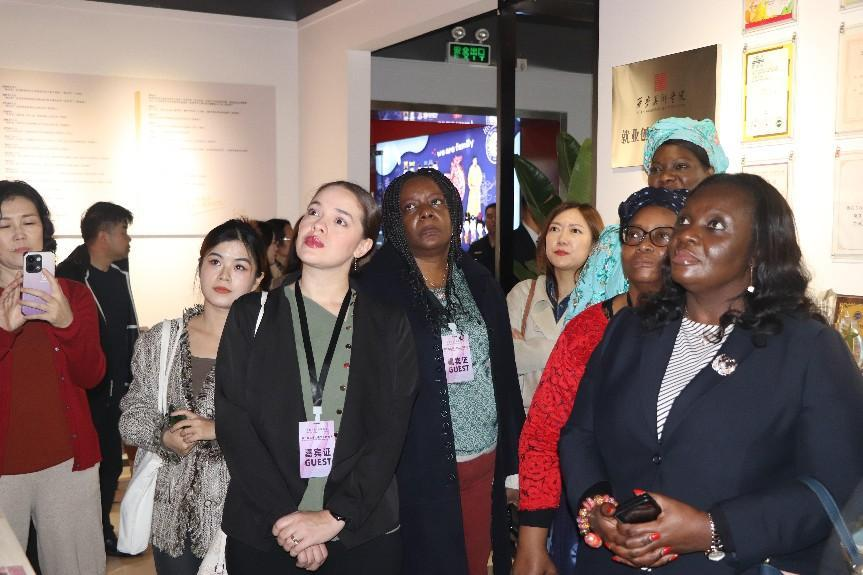 駐華大使夫人打卡創藝碑林 在原創IP中讀懂中華文化生生不息的密碼_fororder_圖片40