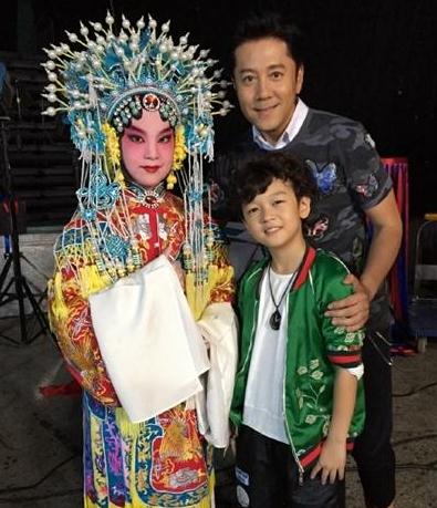 蔡国庆承认已婚 曾想平静安然的养育孩子但早晚要面对世界