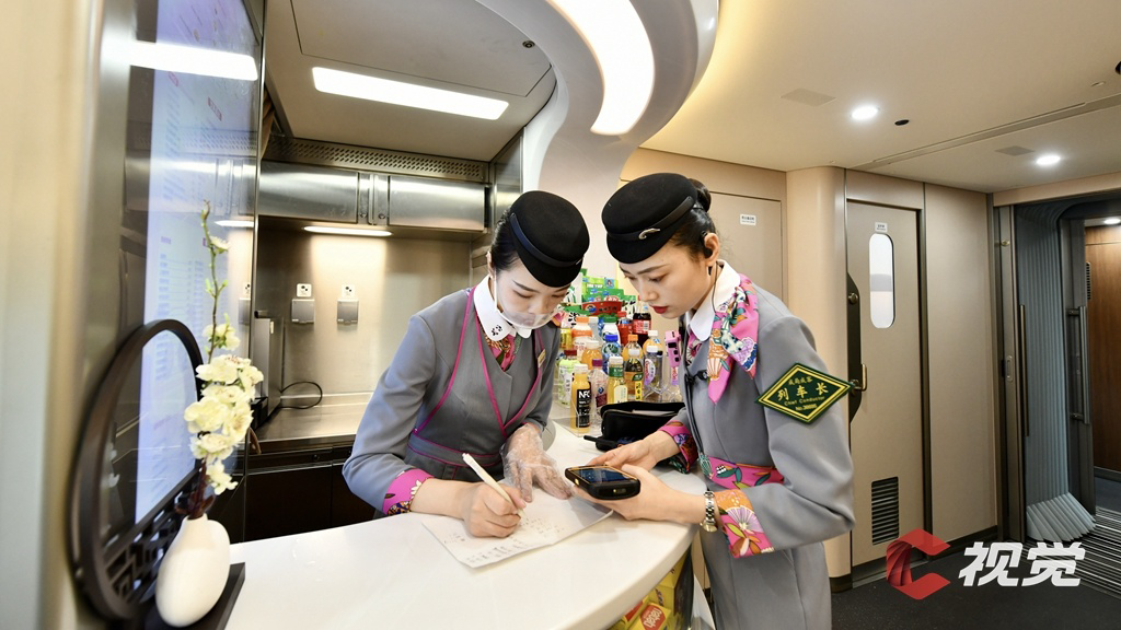 （转载）蓉港高铁升级 首趟复兴号智能动车组开行