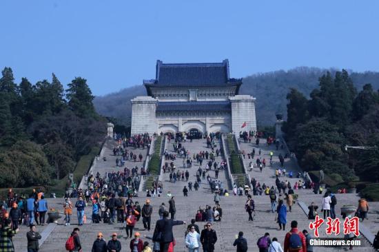 紀念孫中山誕辰150周年 數(shù)百海外僑胞拜謁南京中山陵