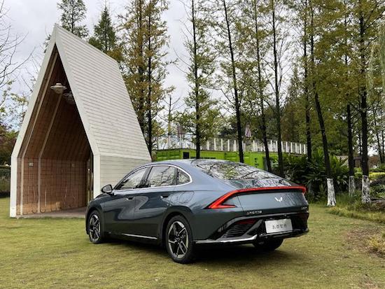 空间大/溜背造型 五菱星光11月上市_fororder_image004