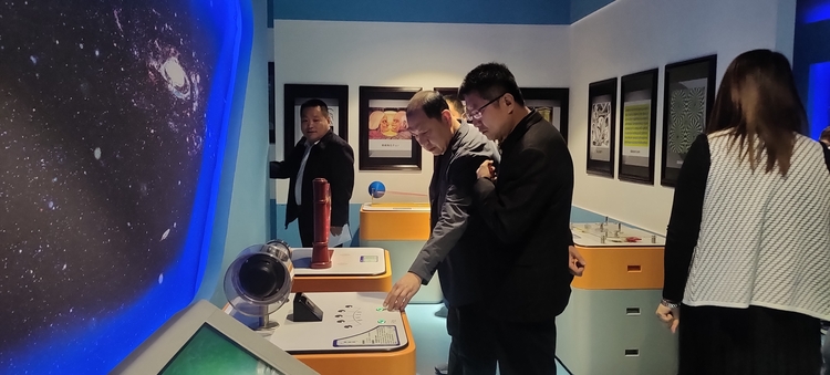 圖片默認標題_fororder_滿城區大冊營鎮組織小學校長外出參觀學習 攝影 張偉