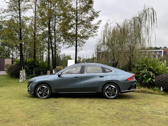 空间大/溜背造型 五菱星光11月上市_fororder_image003