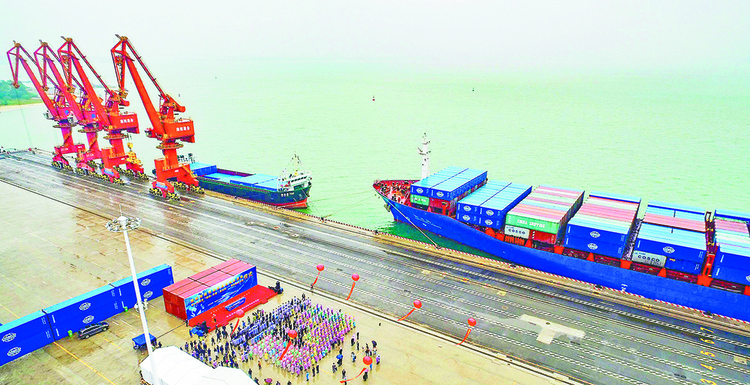 海南与重庆 海上枢纽与陆路中心相向而行