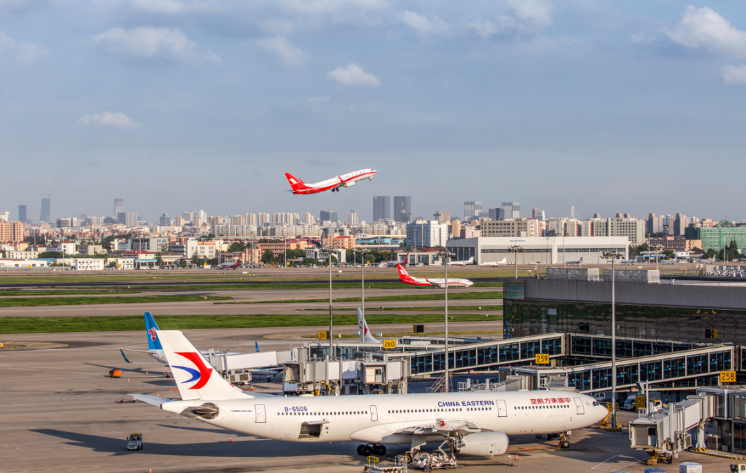 上海兩大機場新航季日均計劃2373架次 比2019年同期增長4.7%