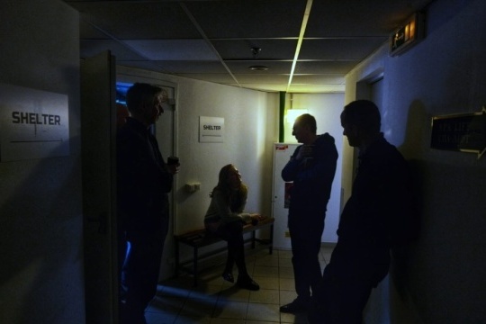 乌克兰基辅遭无人机袭击 到访的拉脱维亚总统进入避难所躲避