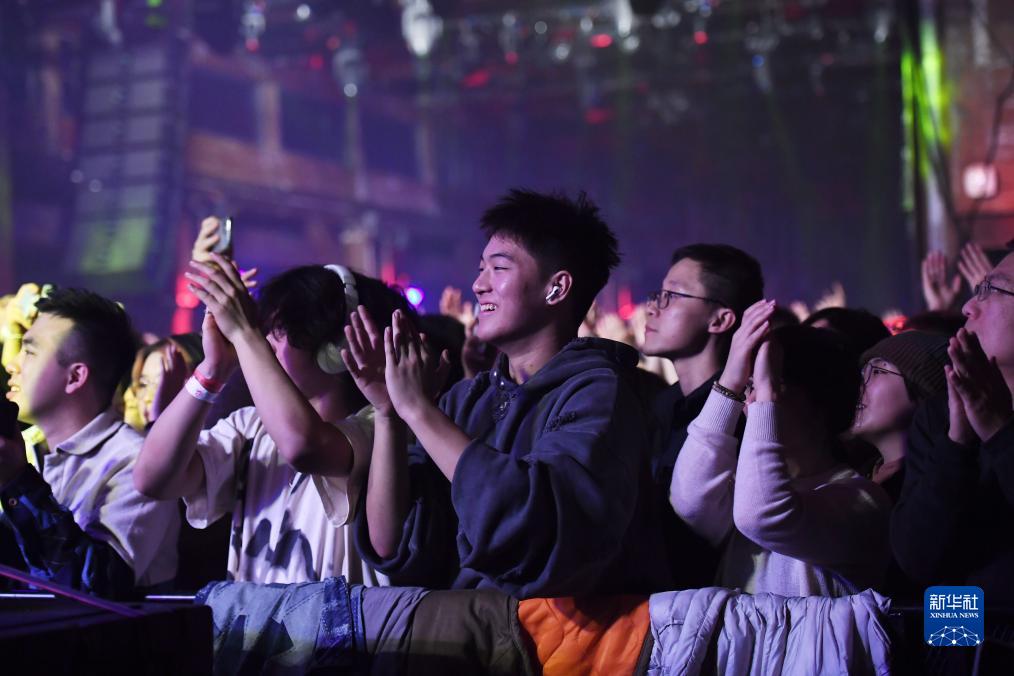 “有朋自东方来”音乐节登陆纽约 掀起中国摇滚热潮