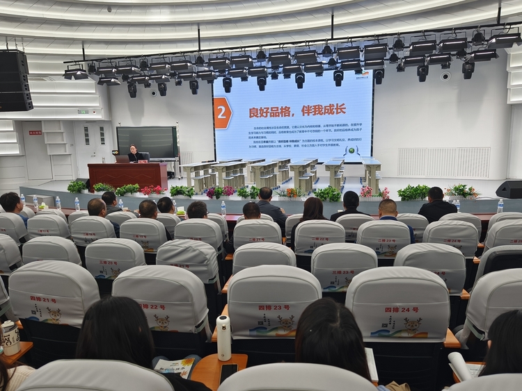 圖片默認標題_fororder_滿城區大冊營鎮部分小學校長聆聽高碑店市第九小學主題講座 攝影 張偉