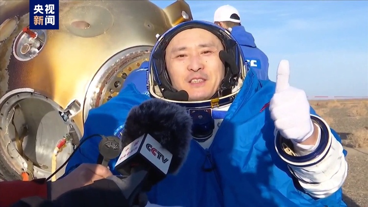 神舟十六号航天员乘组安全顺利出舱 健康状态良好